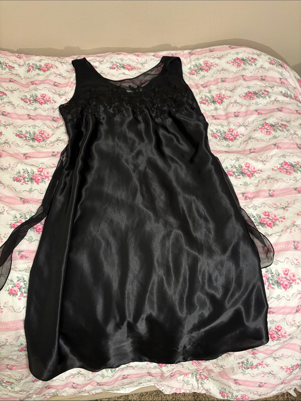 Dentelle Vintage Black Satin Dress
